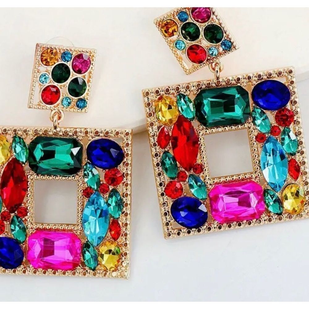 💕 Betsey Johnson stunning square dangle multicolored crystal earrings 💕